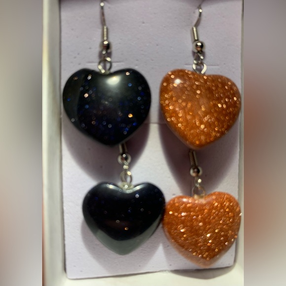 Set of 2 Heart Shaped  Dangle Sandstone Pierced Earrings - Picture 7 of 8